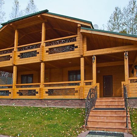 Комплекс Відпочинку Goldfіsh Сlub Guest House Babintsy Ngoại thất bức ảnh