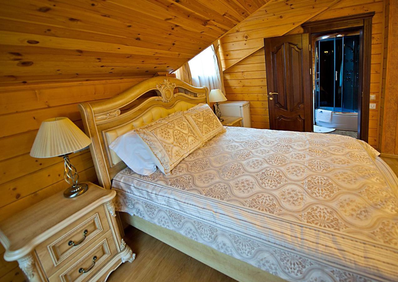 Комплекс Відпочинку Goldfіsh Сlub Guest House Babintsy Ngoại thất bức ảnh