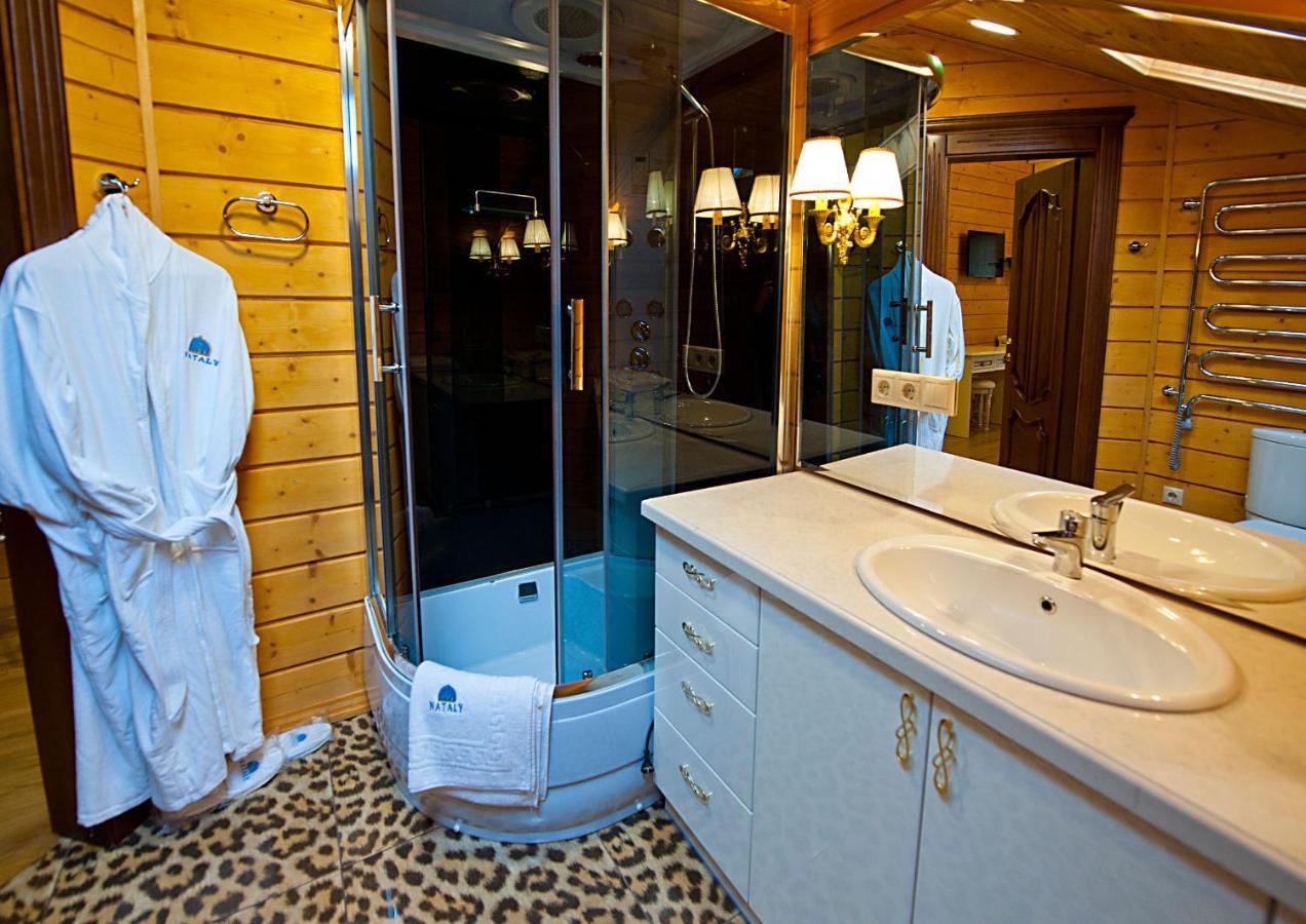 Комплекс Відпочинку Goldfіsh Сlub Guest House Babintsy Ngoại thất bức ảnh