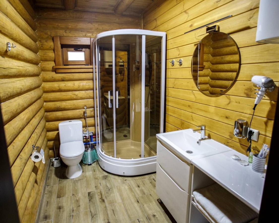 Комплекс Відпочинку Goldfіsh Сlub Guest House Babintsy Ngoại thất bức ảnh