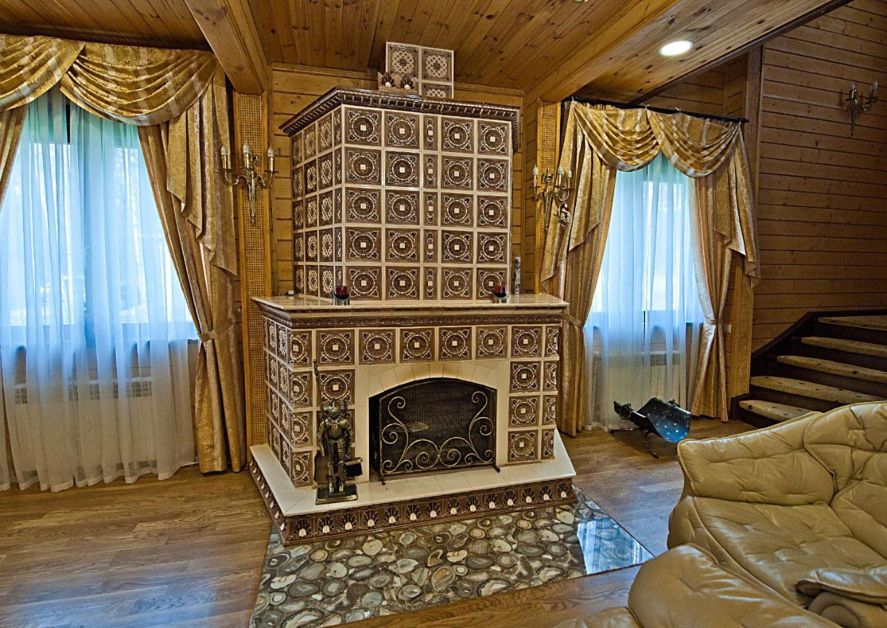 Комплекс Відпочинку Goldfіsh Сlub Guest House Babintsy Ngoại thất bức ảnh
