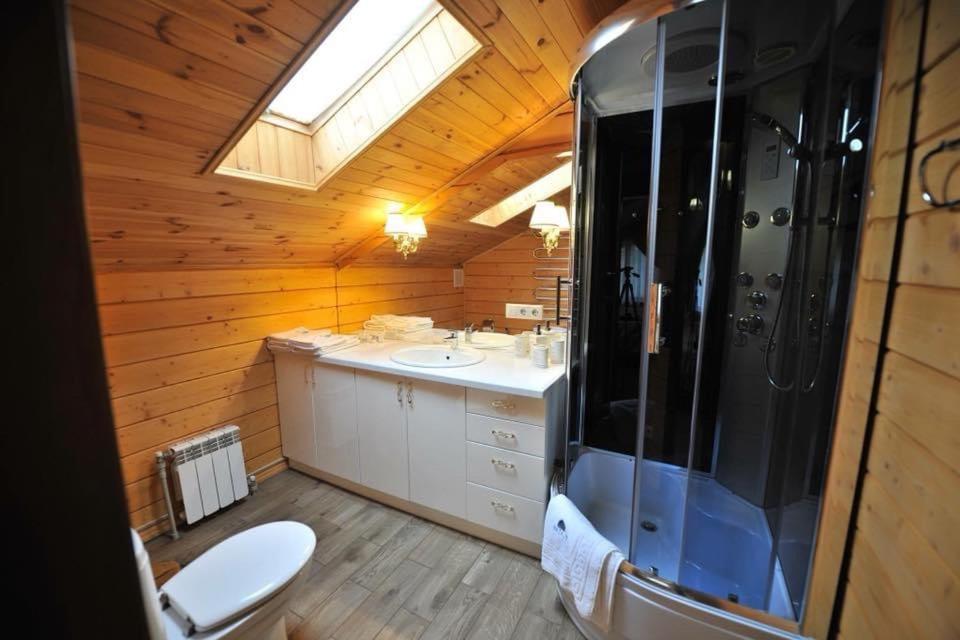 Комплекс Відпочинку Goldfіsh Сlub Guest House Babintsy Ngoại thất bức ảnh