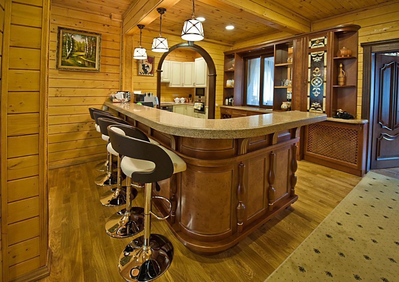 Комплекс Відпочинку Goldfіsh Сlub Guest House Babintsy Ngoại thất bức ảnh